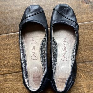 Black ballet flats